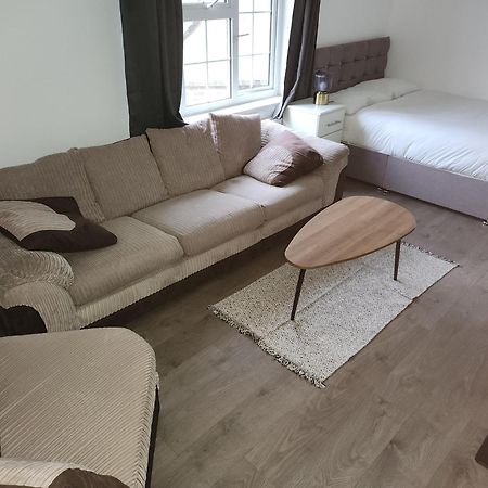 Apartamento Flat With Work Station, Monitor, Smart Tv & Netflix Londres Exterior foto