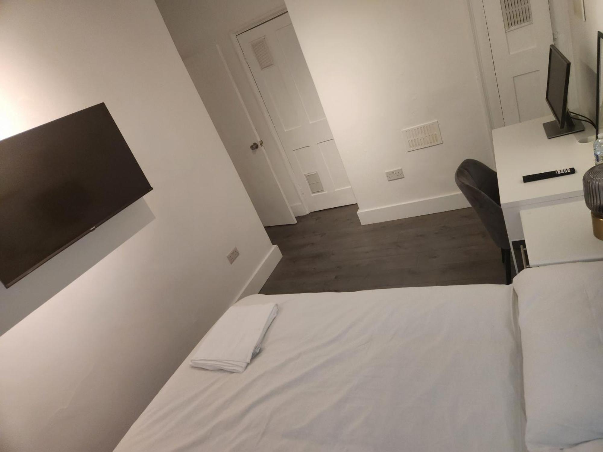 Apartamento Flat With Work Station, Monitor, Smart Tv & Netflix Londres Exterior foto