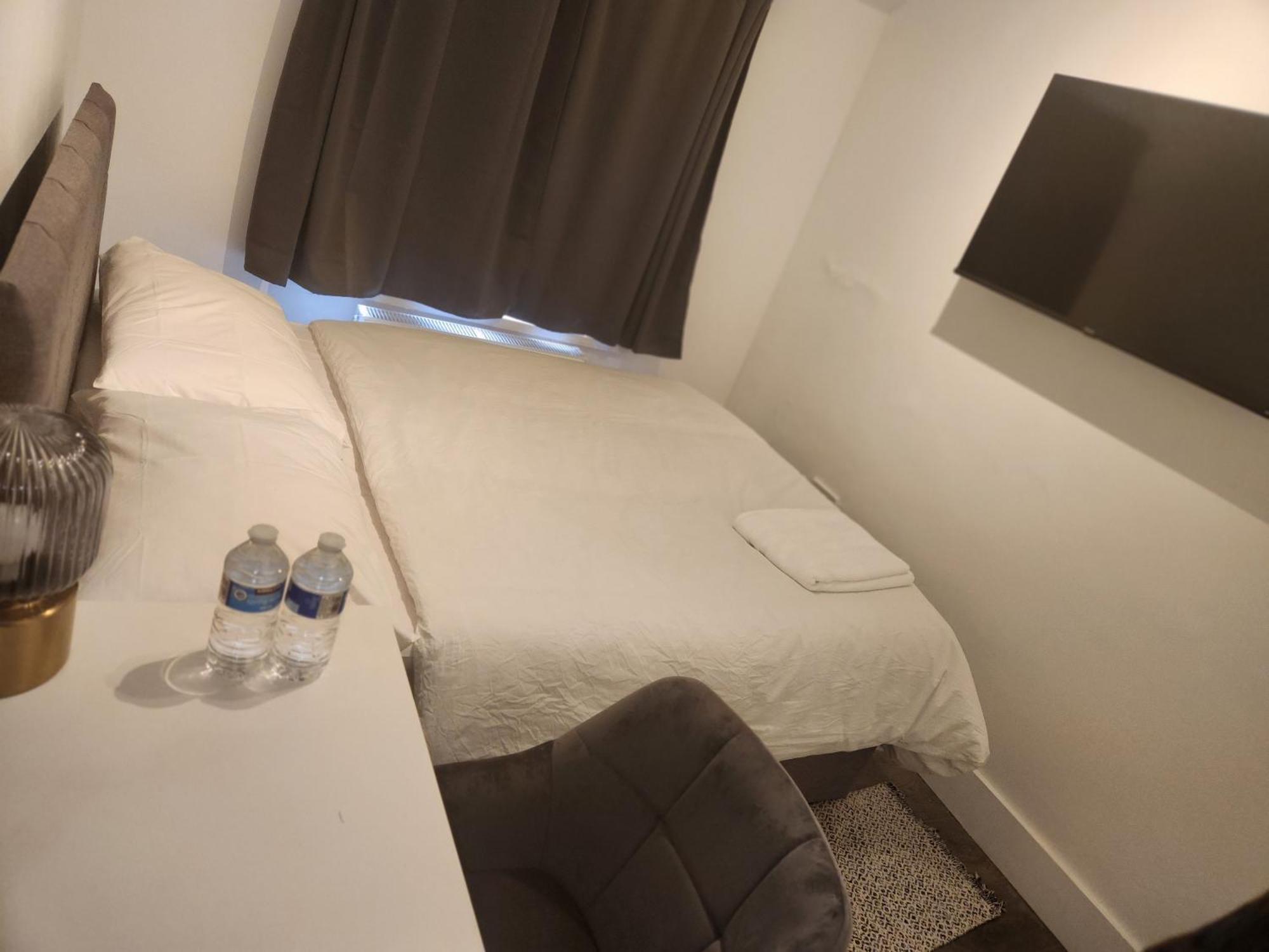 Apartamento Flat With Work Station, Monitor, Smart Tv & Netflix Londres Exterior foto