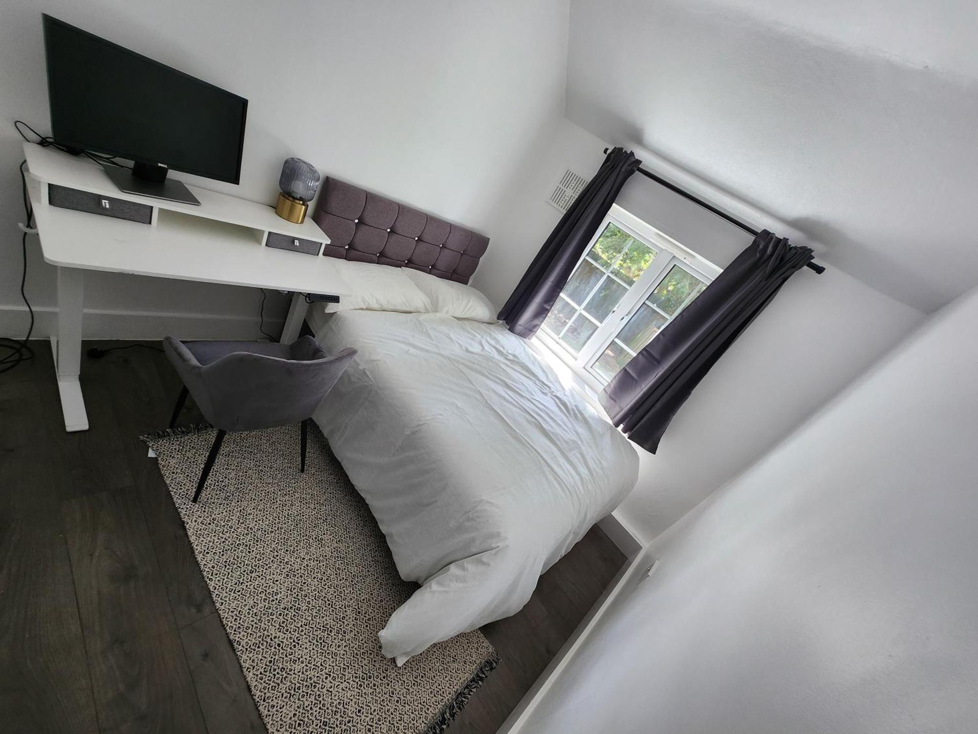 Apartamento Flat With Work Station, Monitor, Smart Tv & Netflix Londres Exterior foto