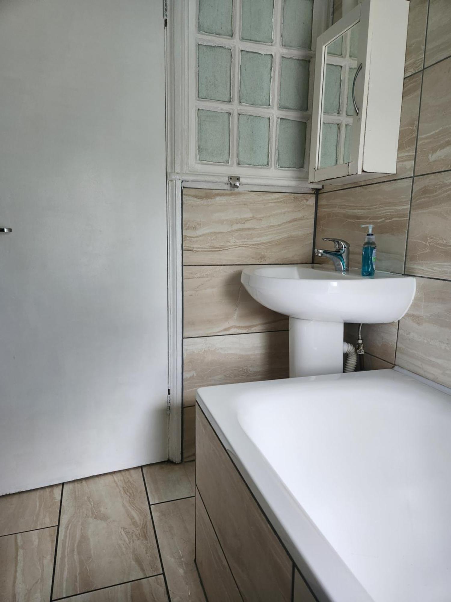 Apartamento Flat With Work Station, Monitor, Smart Tv & Netflix Londres Exterior foto