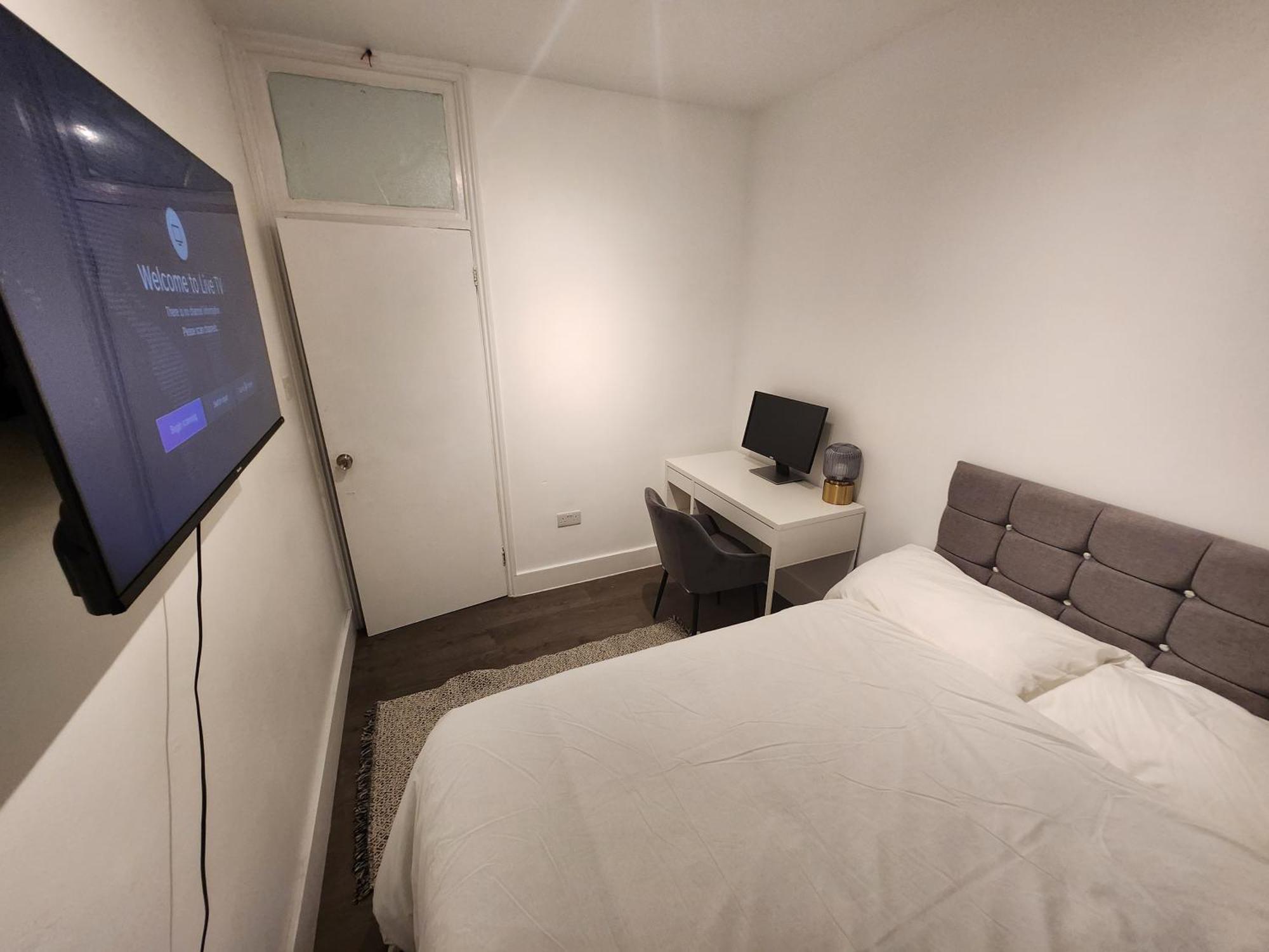 Apartamento Flat With Work Station, Monitor, Smart Tv & Netflix Londres Exterior foto