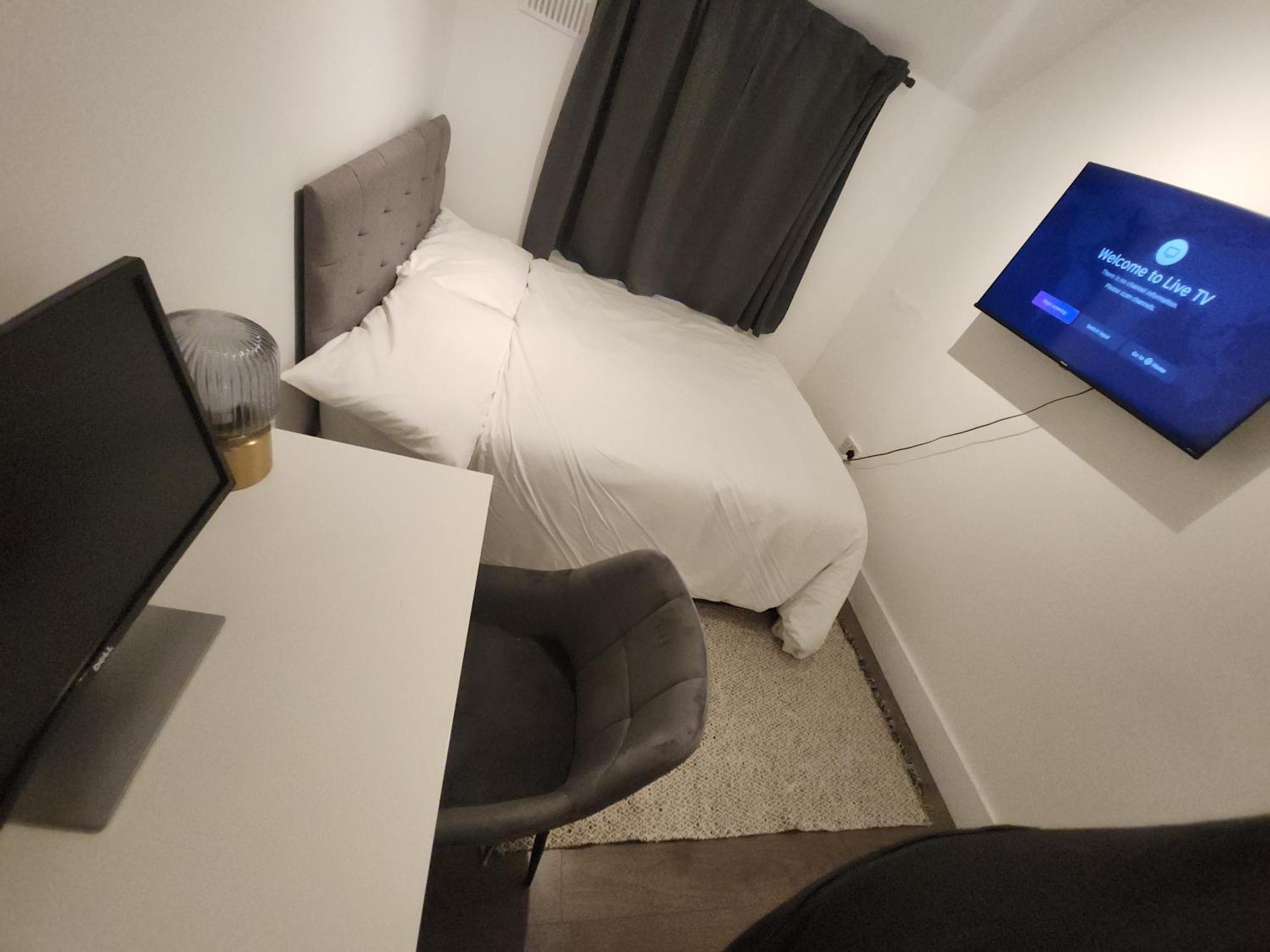 Apartamento Flat With Work Station, Monitor, Smart Tv & Netflix Londres Exterior foto