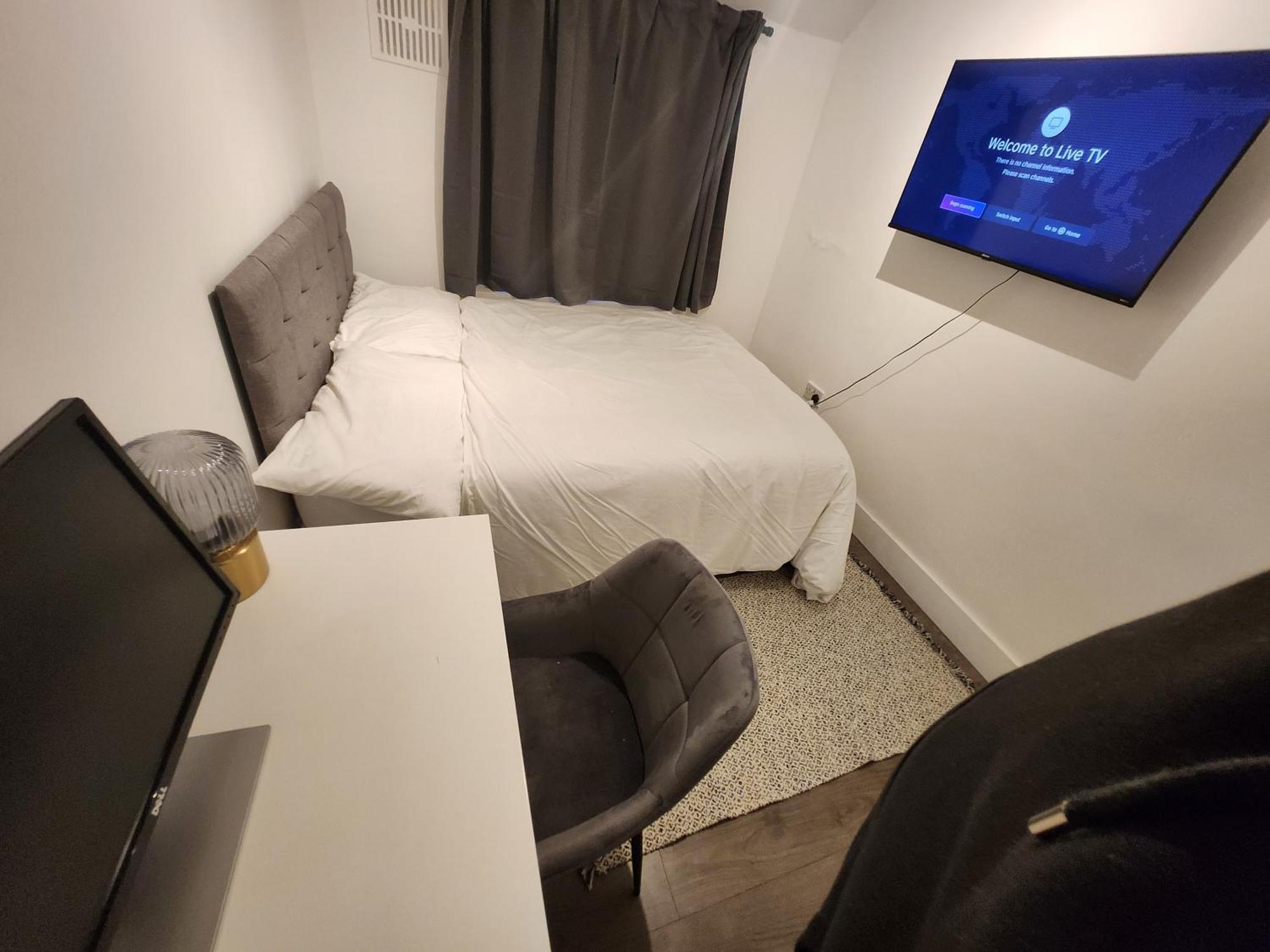 Apartamento Flat With Work Station, Monitor, Smart Tv & Netflix Londres Exterior foto