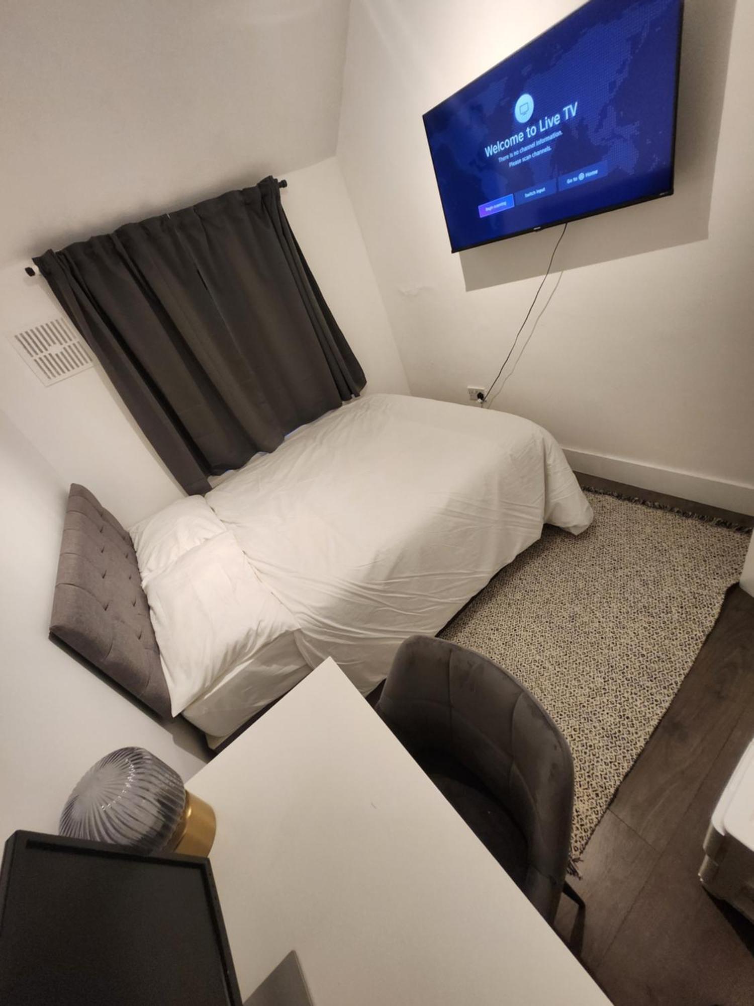 Apartamento Flat With Work Station, Monitor, Smart Tv & Netflix Londres Exterior foto