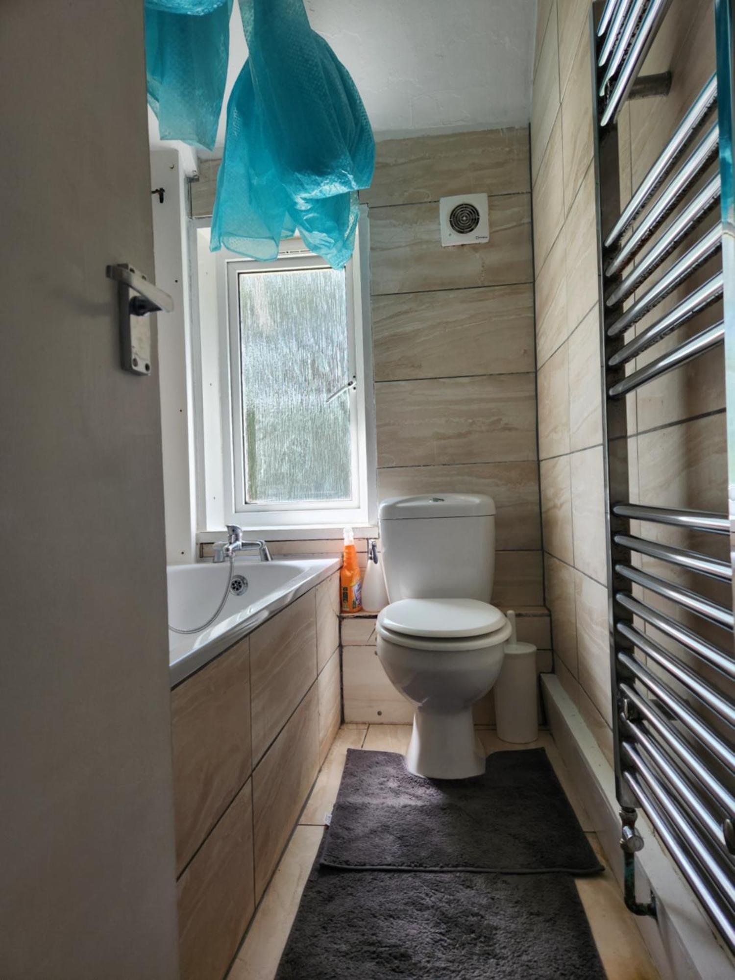Apartamento Flat With Work Station, Monitor, Smart Tv & Netflix Londres Exterior foto