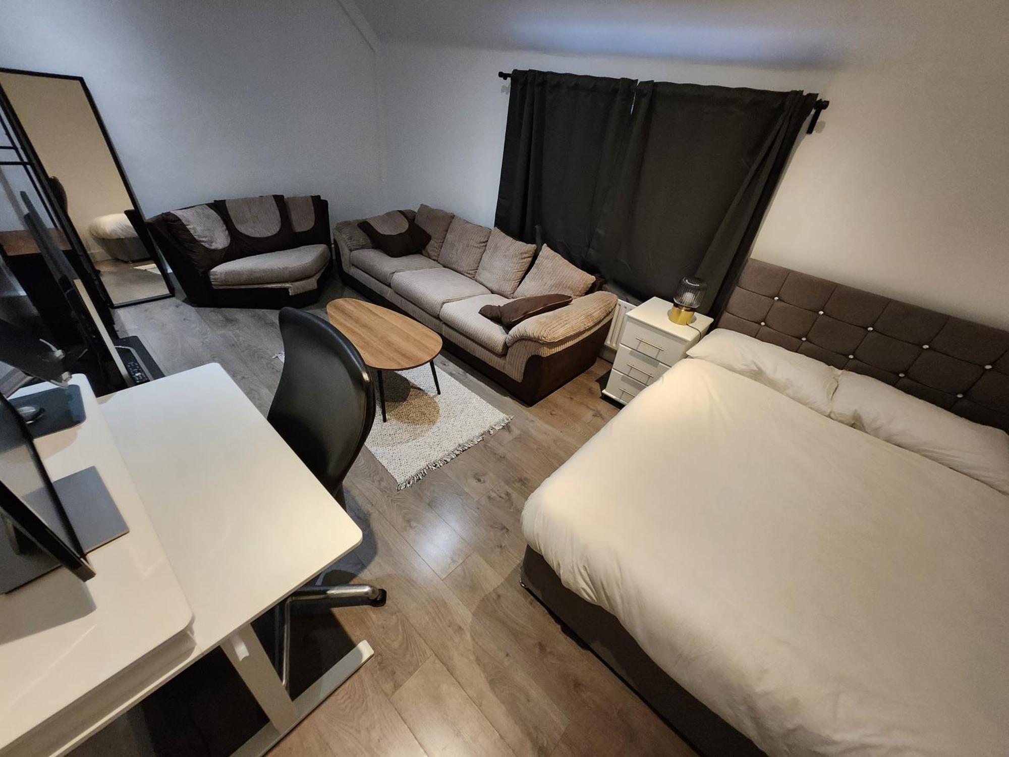 Apartamento Flat With Work Station, Monitor, Smart Tv & Netflix Londres Exterior foto