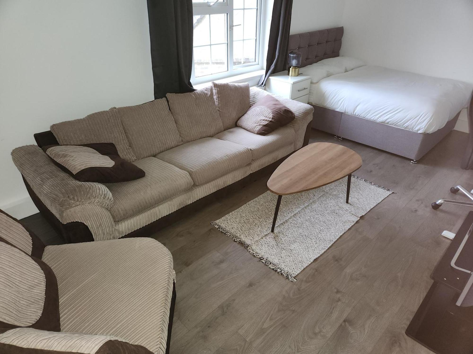 Apartamento Flat With Work Station, Monitor, Smart Tv & Netflix Londres Exterior foto