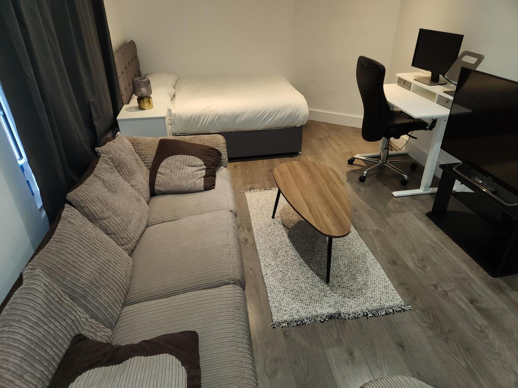 Apartamento Flat With Work Station, Monitor, Smart Tv & Netflix Londres Exterior foto